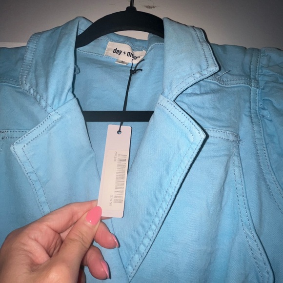 NWT! Cute blue, denim romper size large - Picture 3 of 5